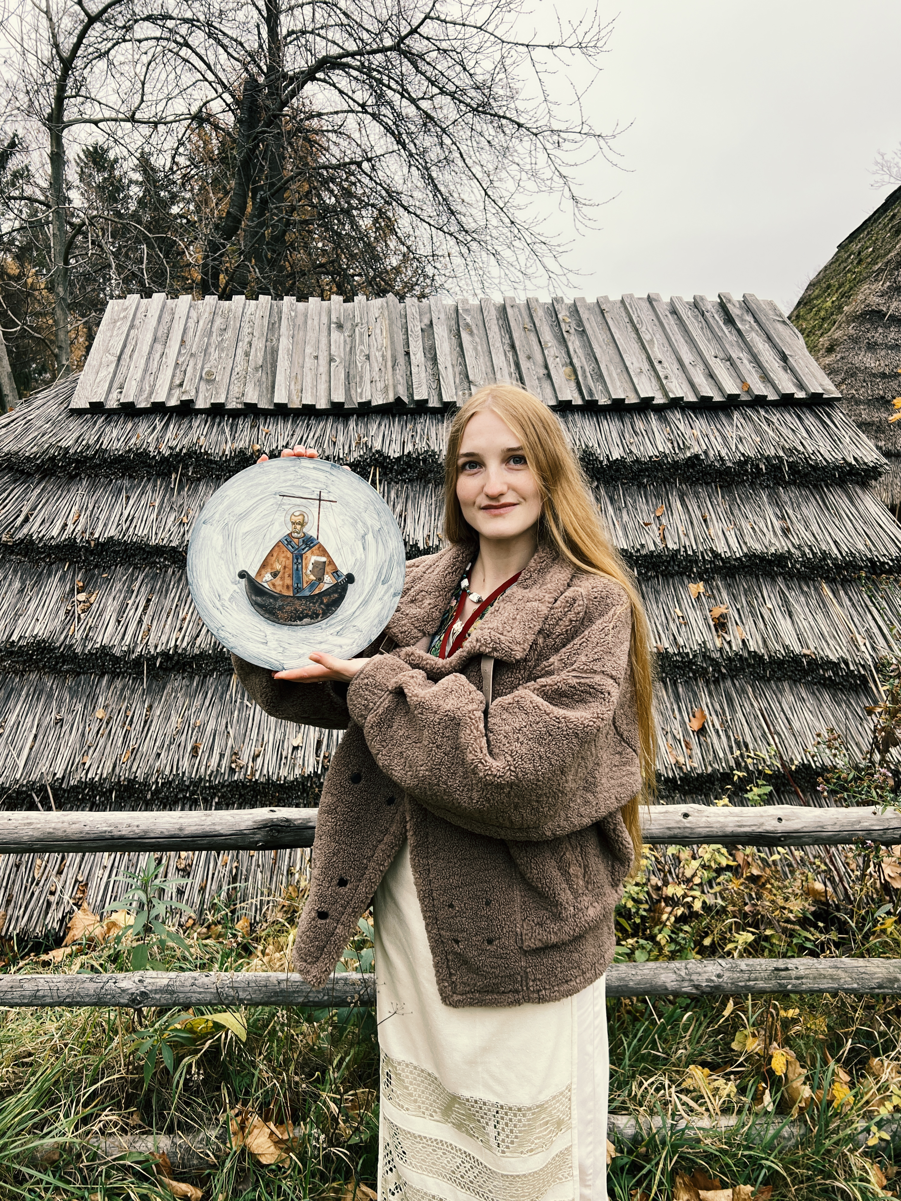 Portrait of Alina Hrubets, who works in the Artist style (Lviv, Ukraine) Photo 1 of 3.