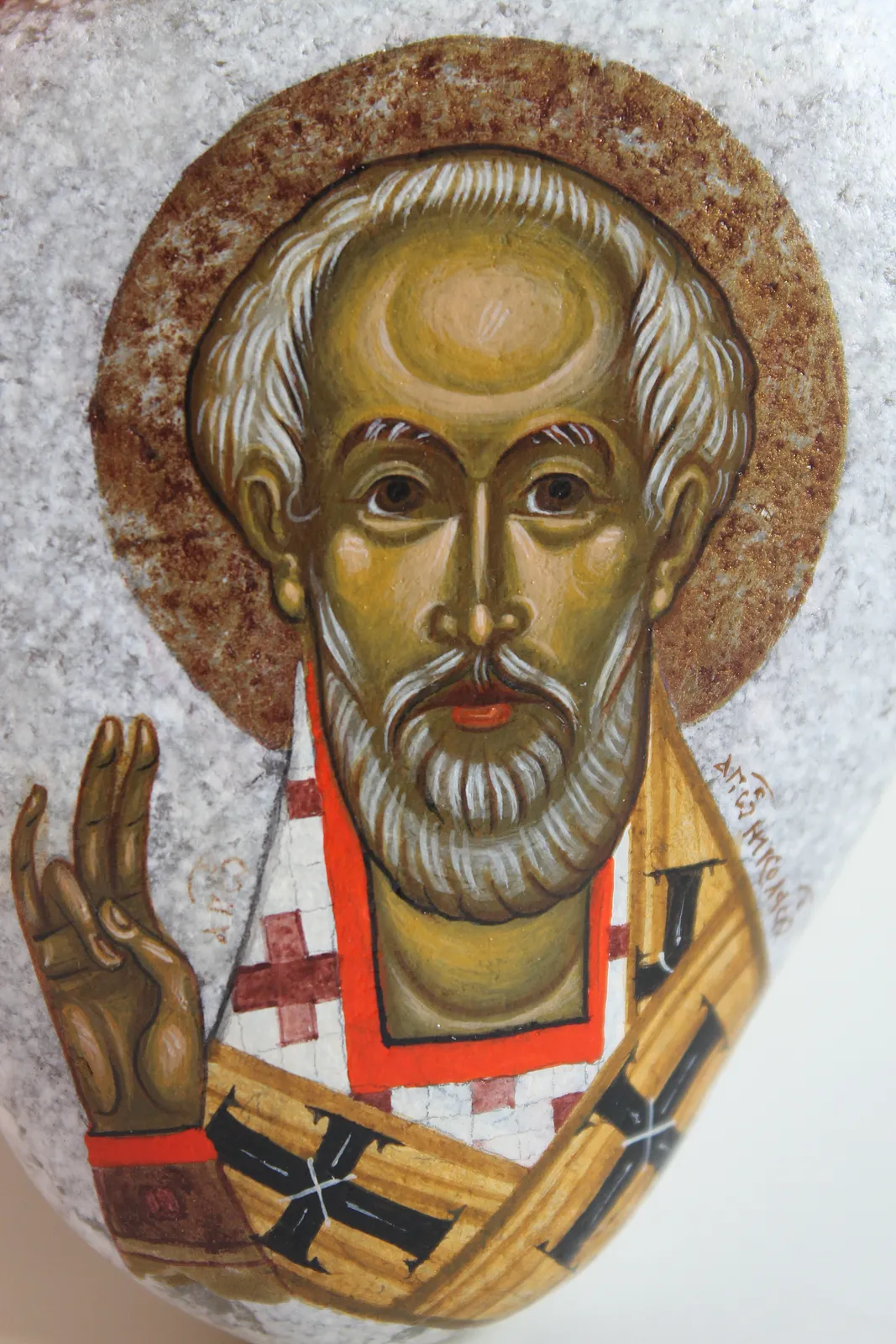 Зображення "Миколай" від Аліна Грубець, розмір: 9х7 см, матеріали: камінь, акрил, медіум: Ікони, серія: 2024, ціна: €150 Фото 2 з 6.