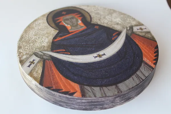 Image of Intercession of the Theotokos by Alina Hrubets, size: Ø 16 см, made of wooden panel, gesso, acrylic, Icons medium, part of the 2023 series Photo 3 of 4.